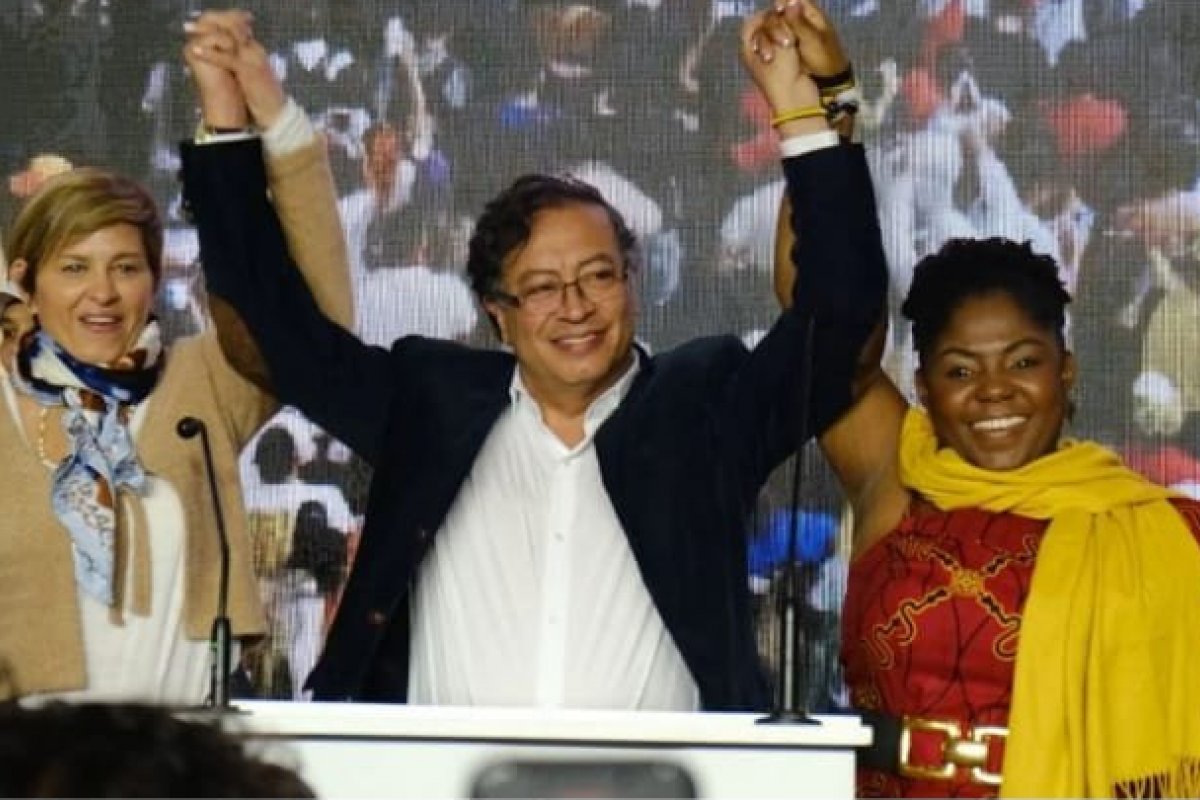 [1ª vitória da esquerda, Gustavo Petro é eleito presidente da Colômbia]