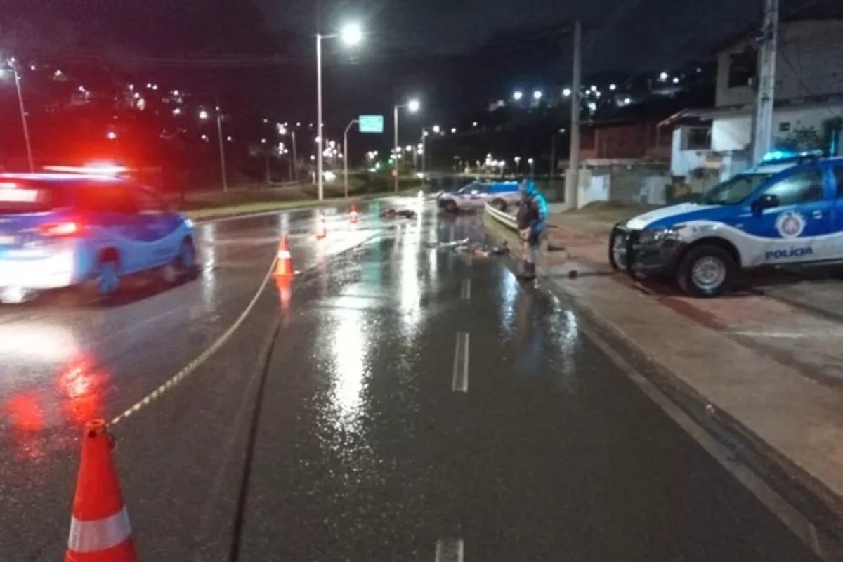 [Motociclista morre após bater em guard rail na Avenida 29 de Março, em Salvador]