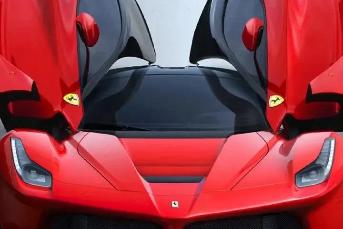 [Ferrari anuncia veículo totalmente elétrico para 2025]