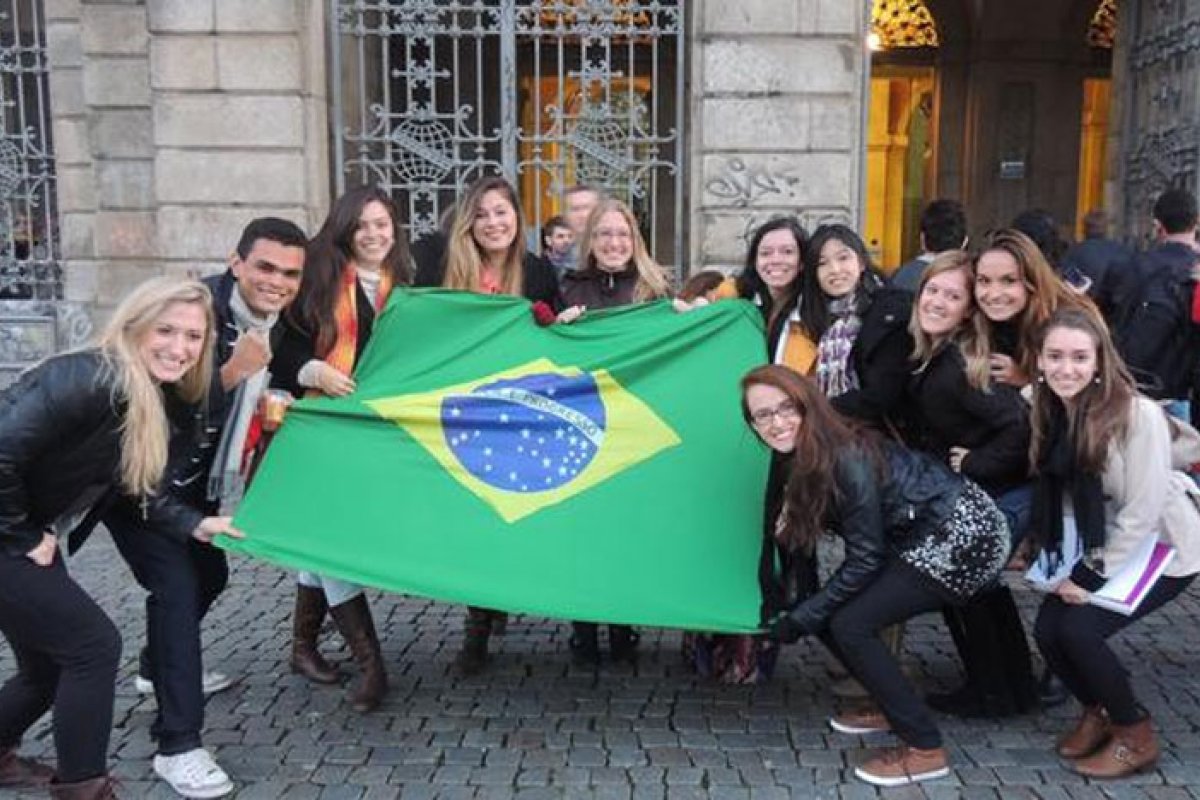 [Relatório indica que brasileiros representam quase um terço dos estrangeiros em Portugal]