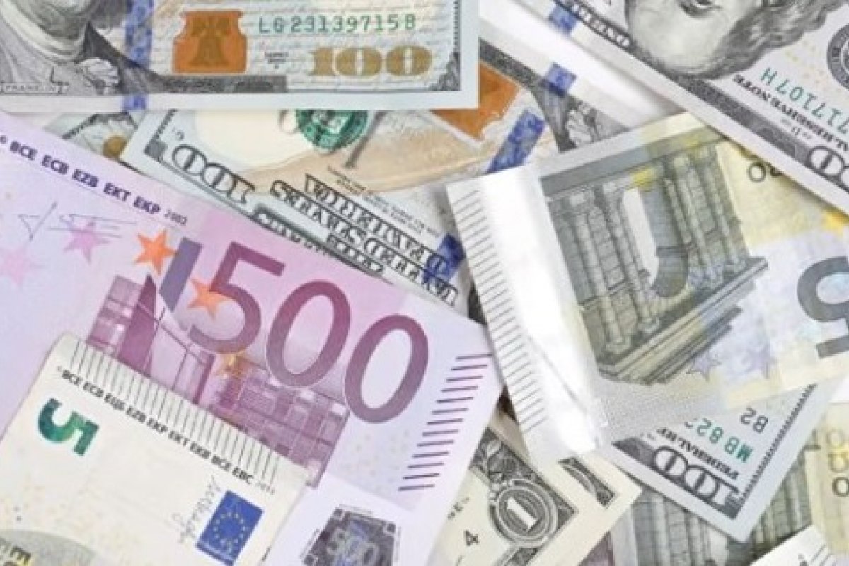 [Busca por dólar e euro registra alta no primeiro semestre de 2022]