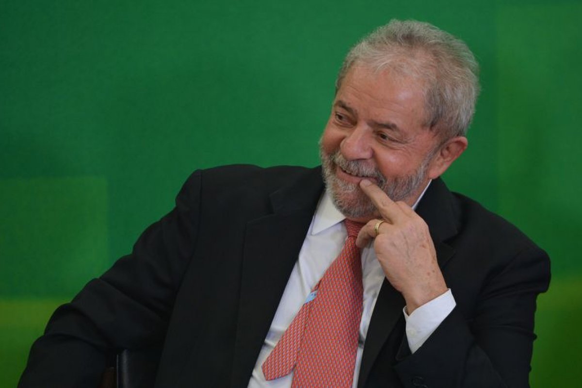 [Eleições 2022: Lula segue à frente com 45% das intenções de voto ]