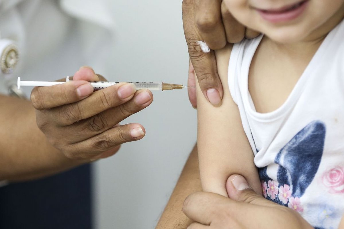 [Ministério da Saúde recomenda prioridade na vacinação de crianças com problemas no sistema imune]