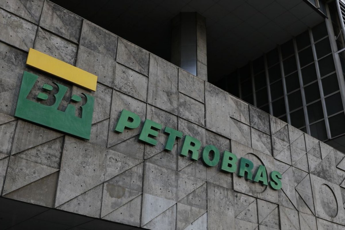 [Valorização do petróleo dispara ações da Petrobras ]