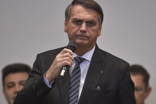 [Bolsonaro pede a banqueiros que concedam crédito consignado do Auxílio Brasil ]