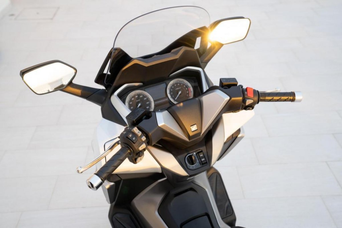 [Honda lança scooter Forza 350 no país por R$ 47 mil ]