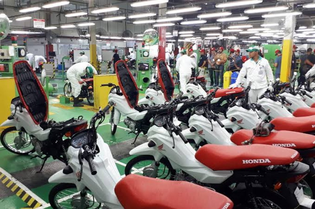 [Brasil teve mais de 104 mil motos produzidas em junho, diz abraciclo ]