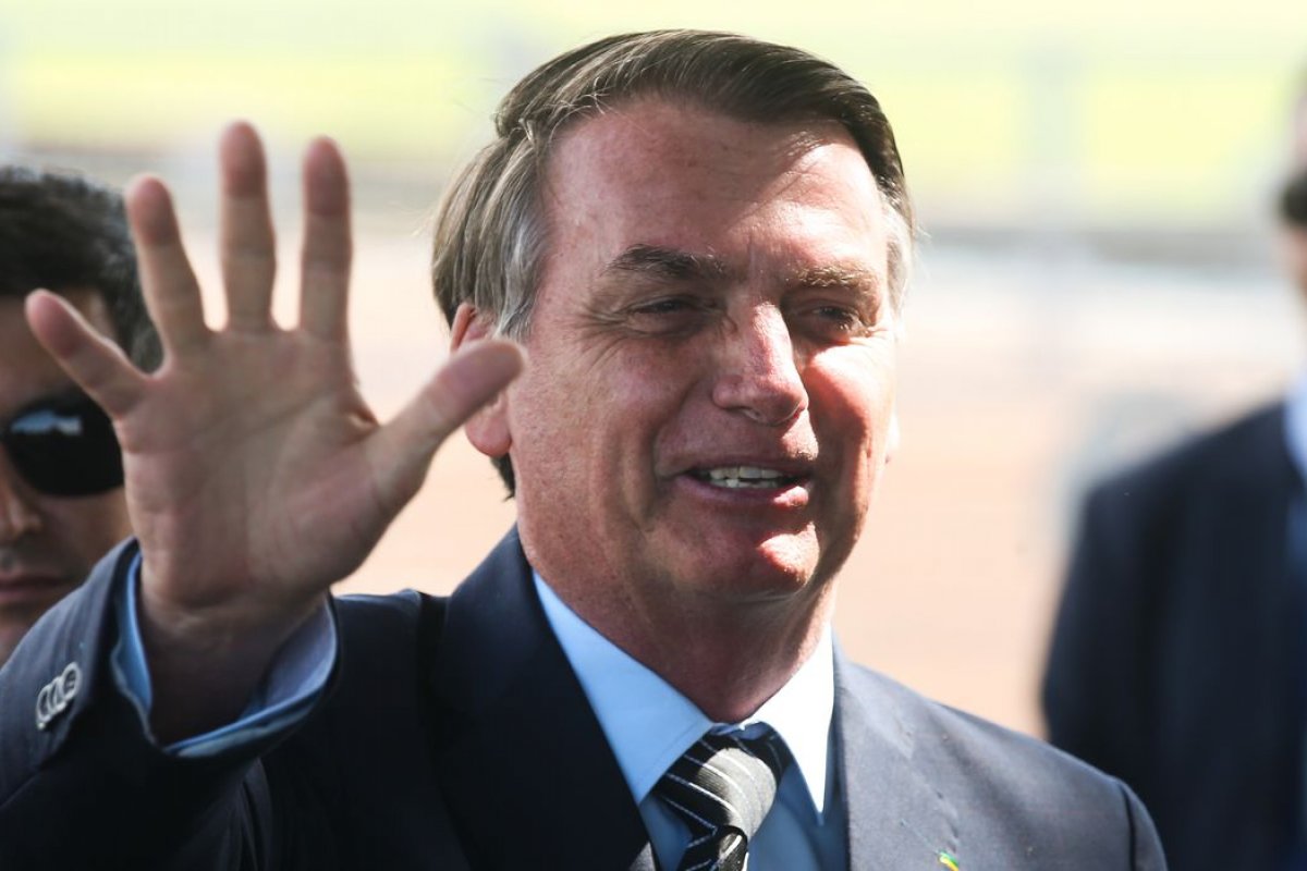 [Pesquisa: subiu de 62% para 73% número de eleitores que pretendem votar em Bolsonaro novamente]