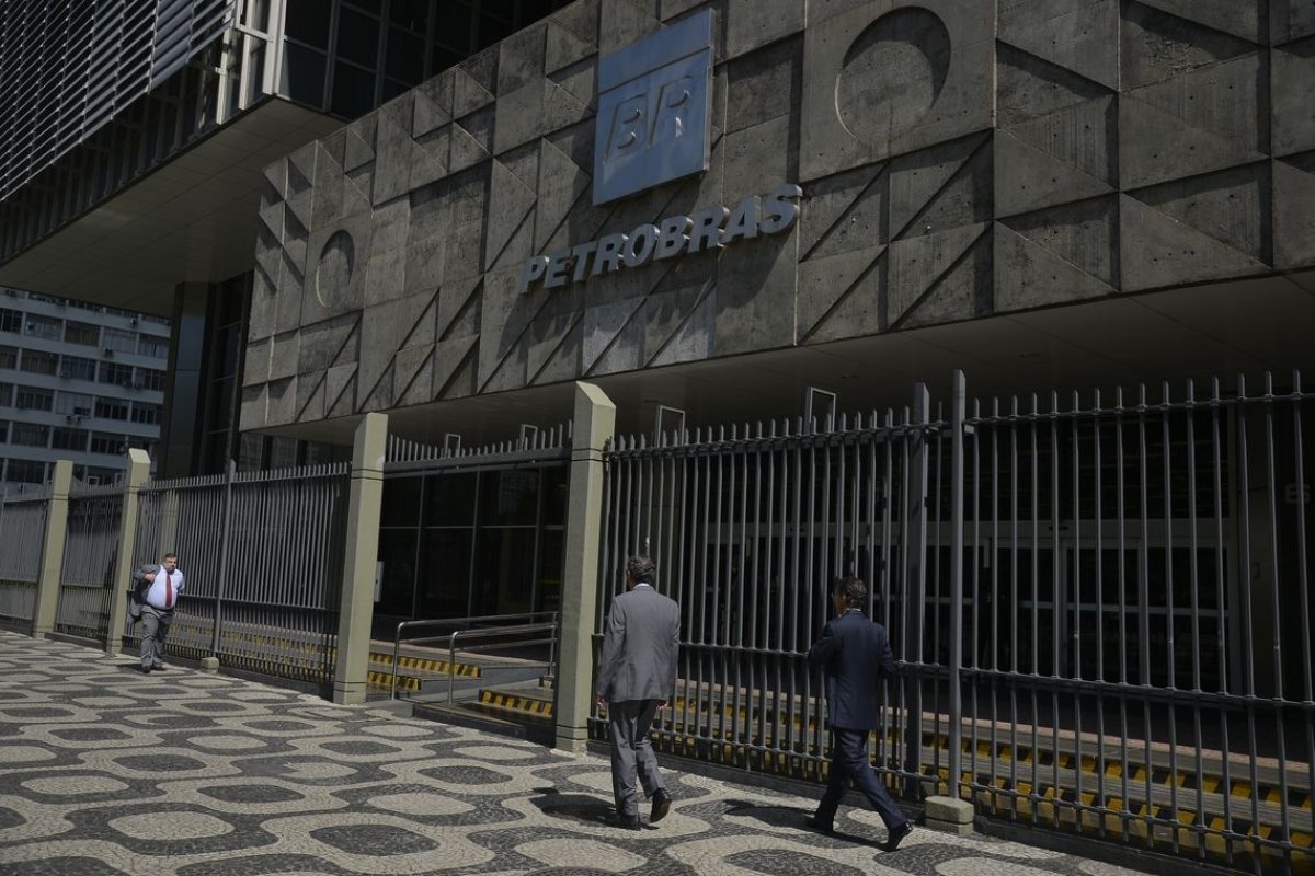 [Petrobras aprova a 1ª emissão de notas comerciais de até R$ 3 bilhões]