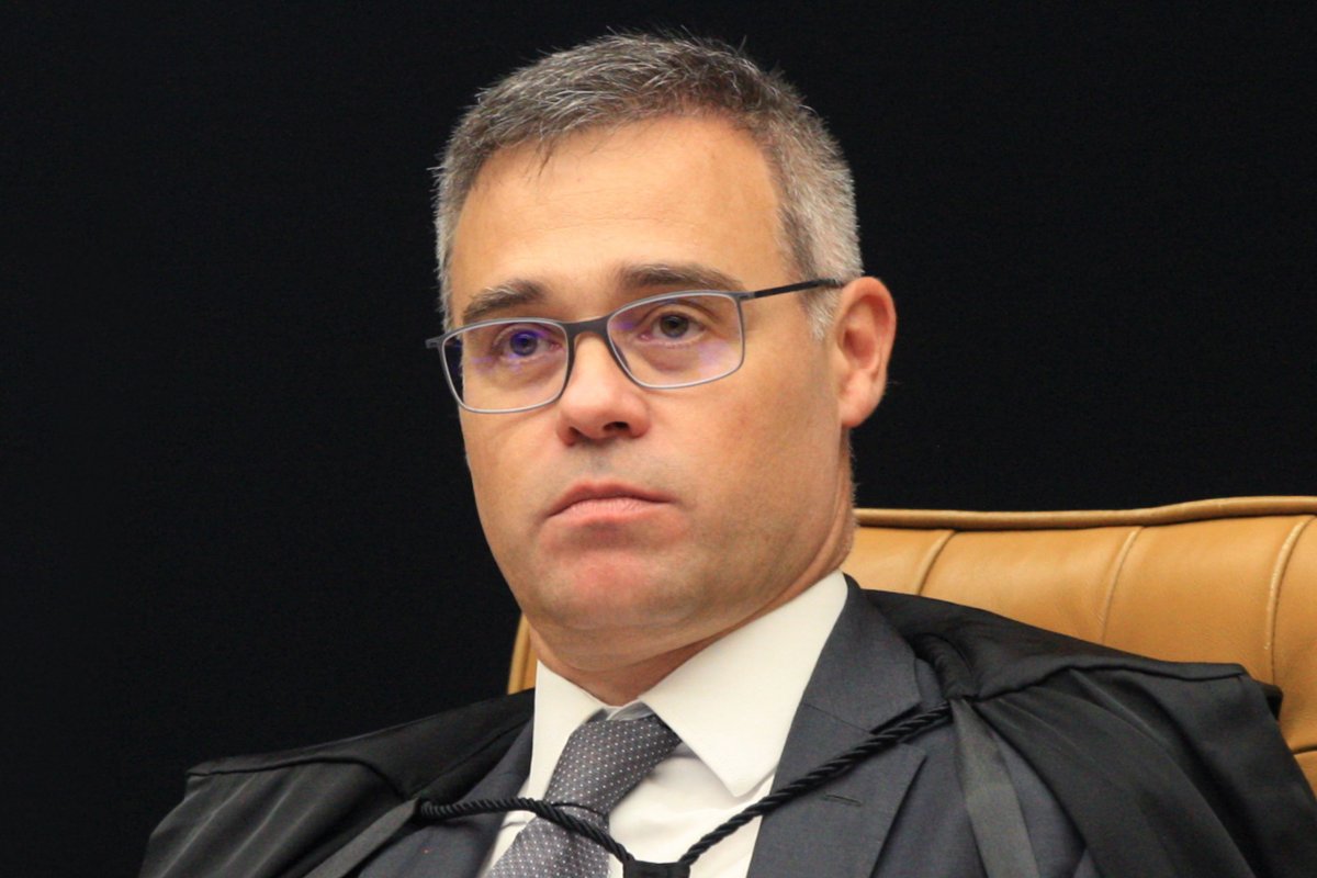 [André Mendonça será o relator de ação que pede investigação de imóveis da família Bolsonaro]