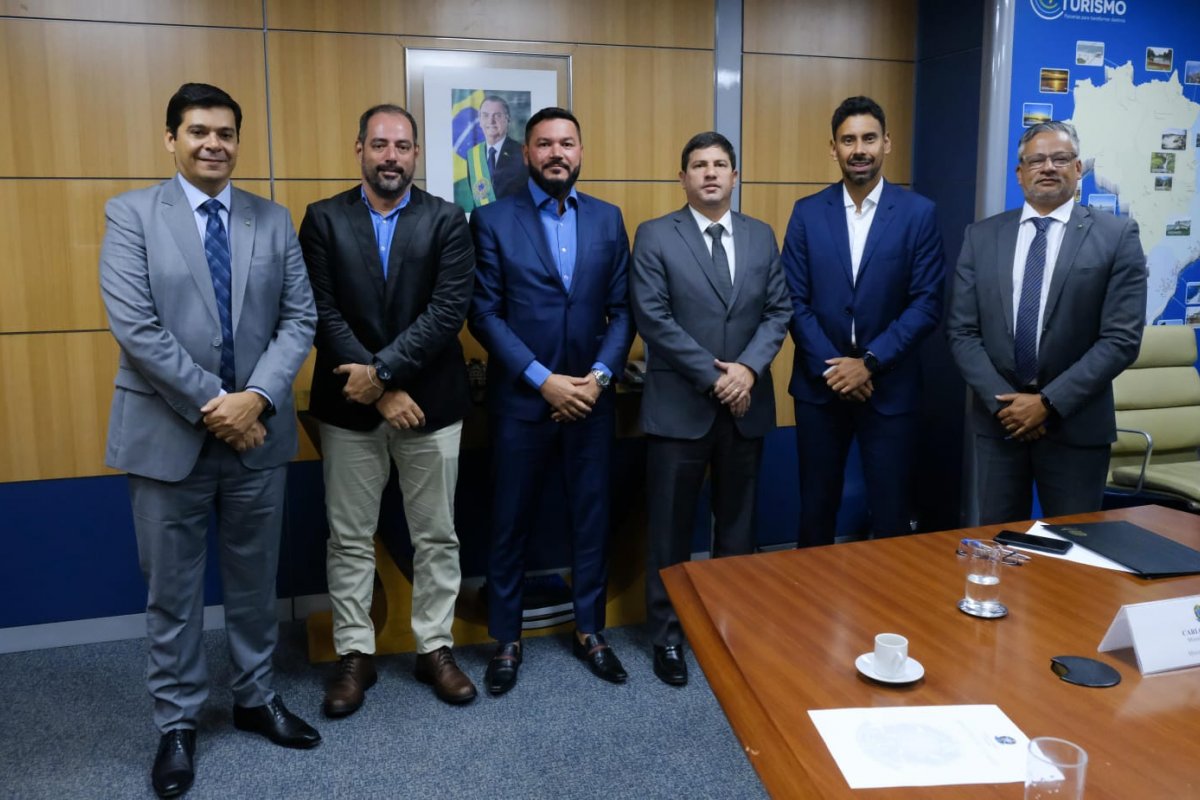 [Ministro do Turismo convida representantes da fintech Cash Pago para reunião em Brasília! ]