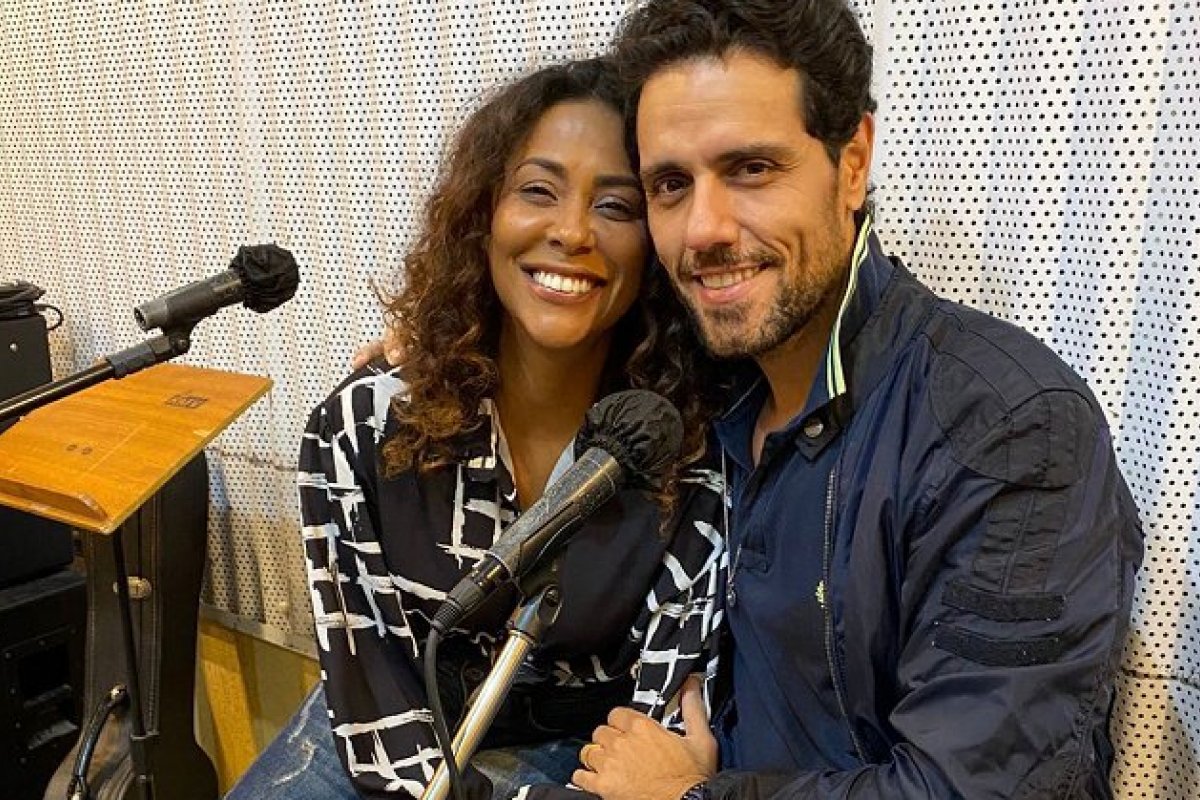 [Ana Mametto faz participação especial com Thiago Arancam no Teatro Castro Alves! ]
