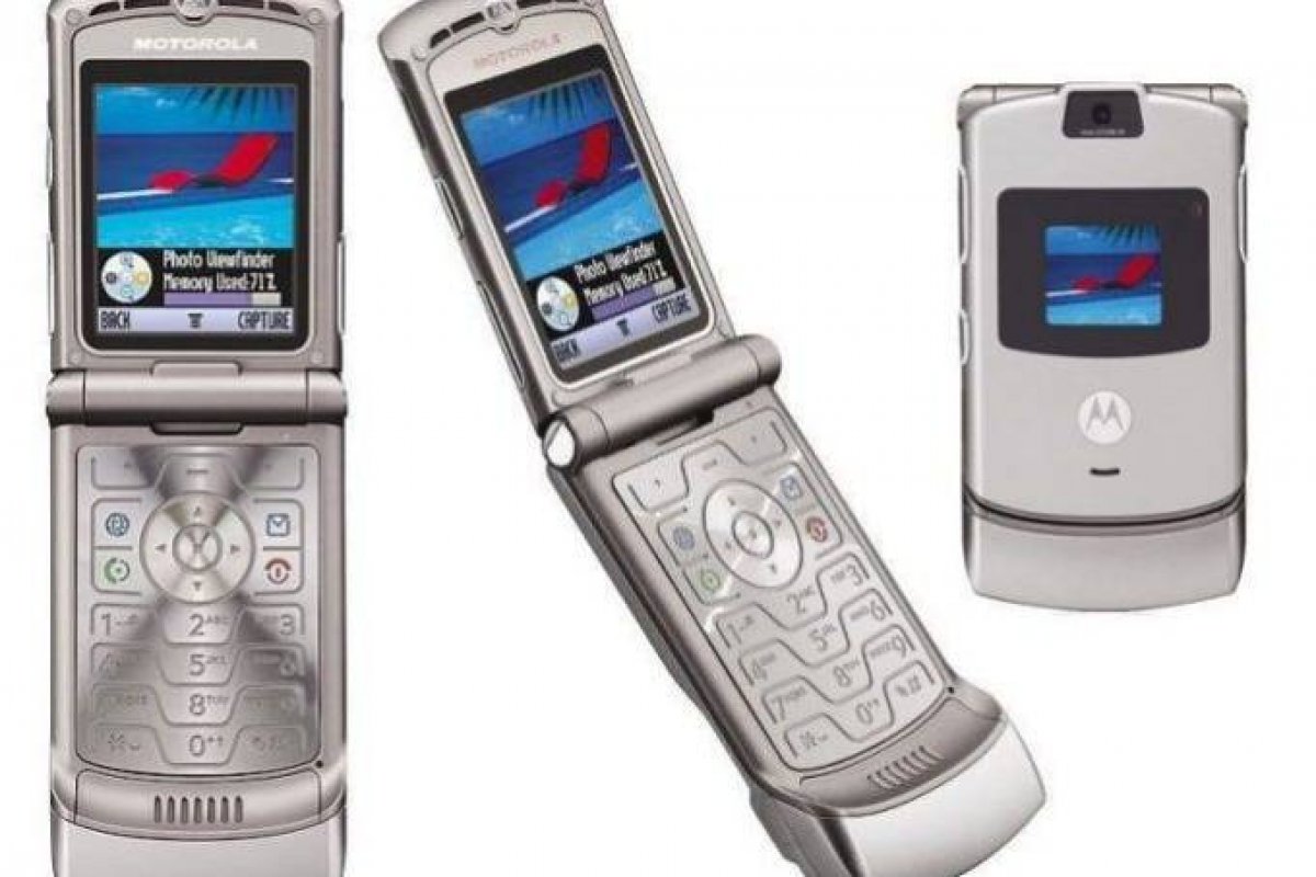 [Em homenagem ao aparelho V3, Motorola lança smartphone com tela dobrável]