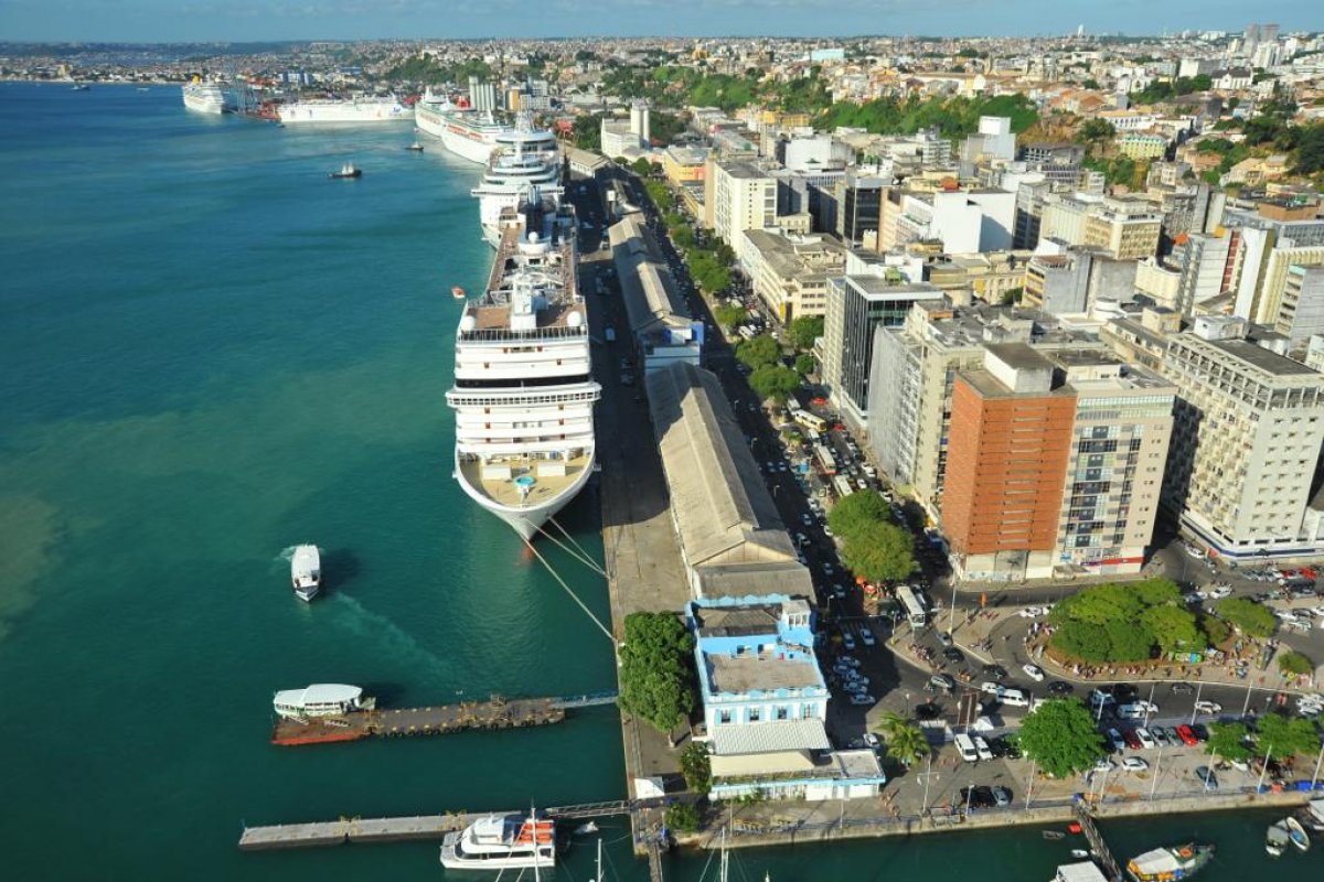 [Porto de Salvador recebe o 3º navio da temporada 2022/2023]