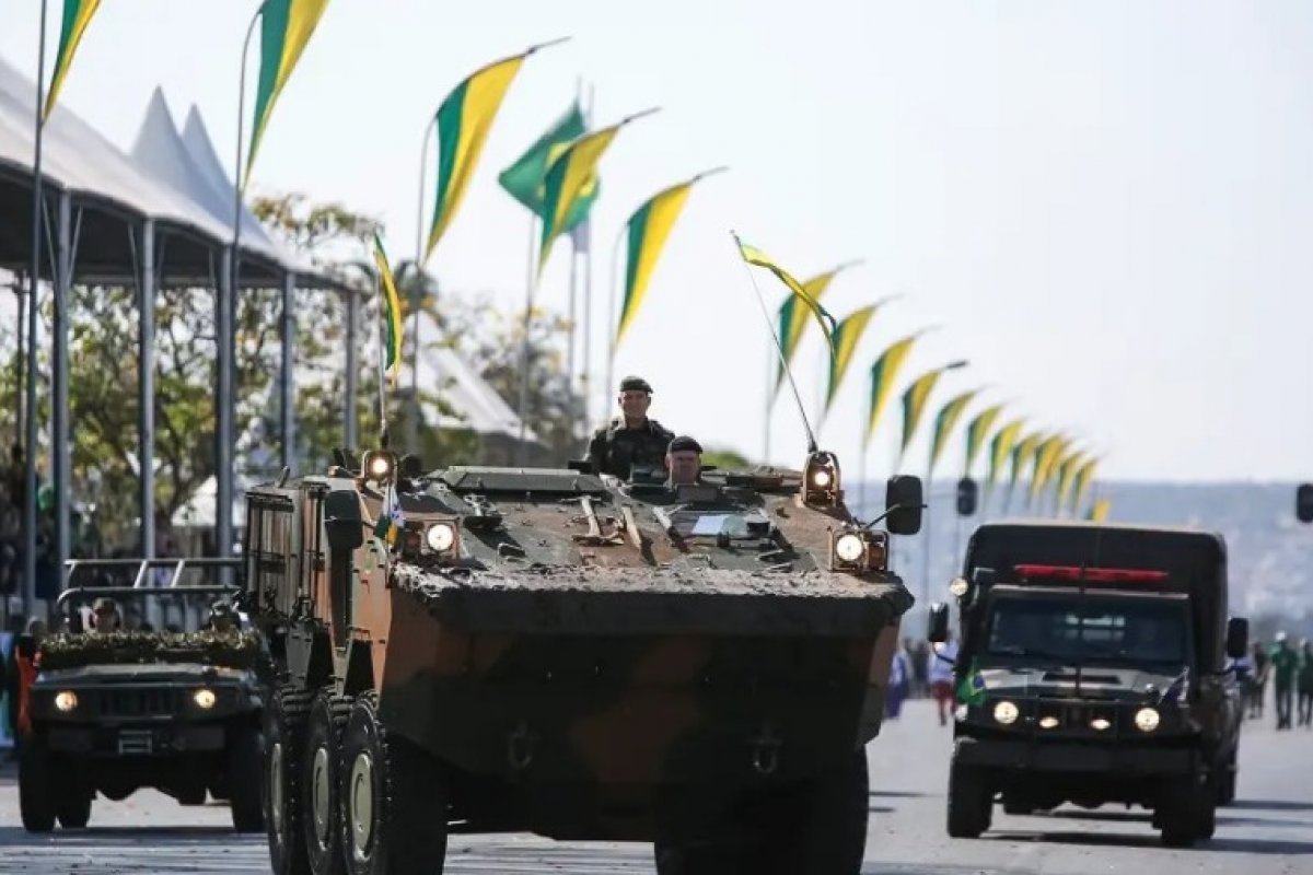 [Exército Brasileiro reforça que manifestações aos poderes constitucionais não constituem crime ]