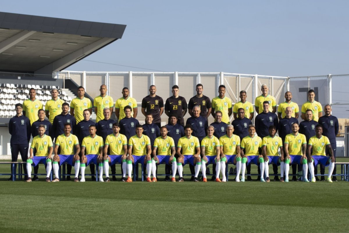 [CBF divulga foto oficial da Seleção Brasileira para a Copa do Mundo do Catar ]