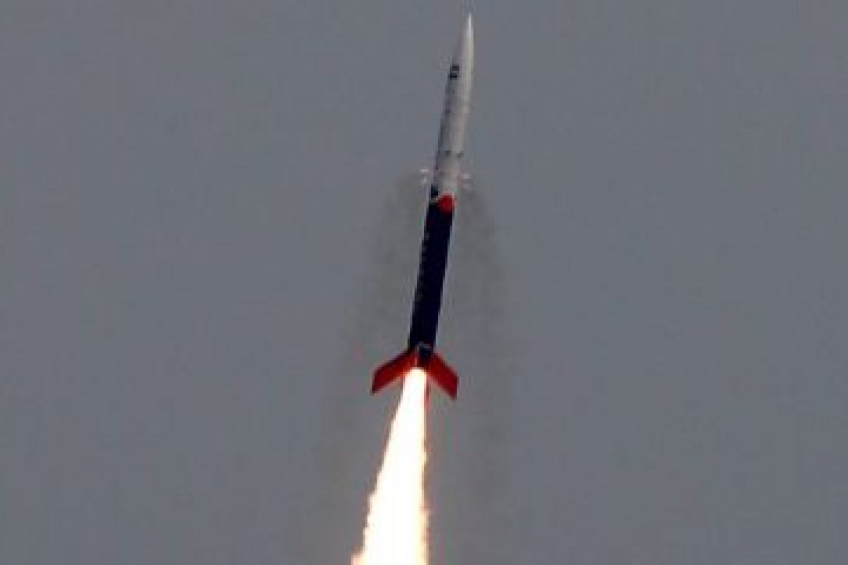 [Startup indiana lança primeiro foguete privado ao espaço]