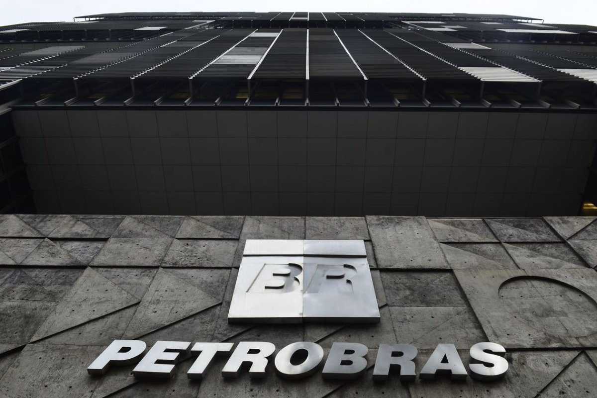 [Petrobras vende ações da Liquigás por R$ 3,7 bilhões]