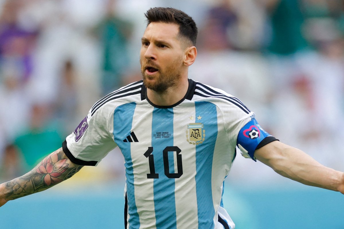 [Messi se torna quinto jogador a marcar em quatro Copas do Mundo]