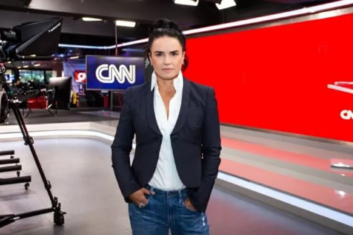 [CEO da CNN Brasil pede demissão! ]