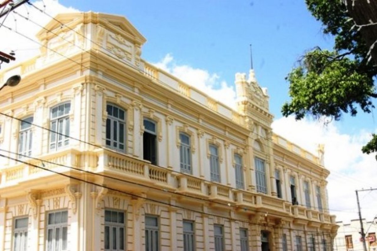 Prefeitura de Feira de Santana inscreve até hoje em mais de 200 vagas