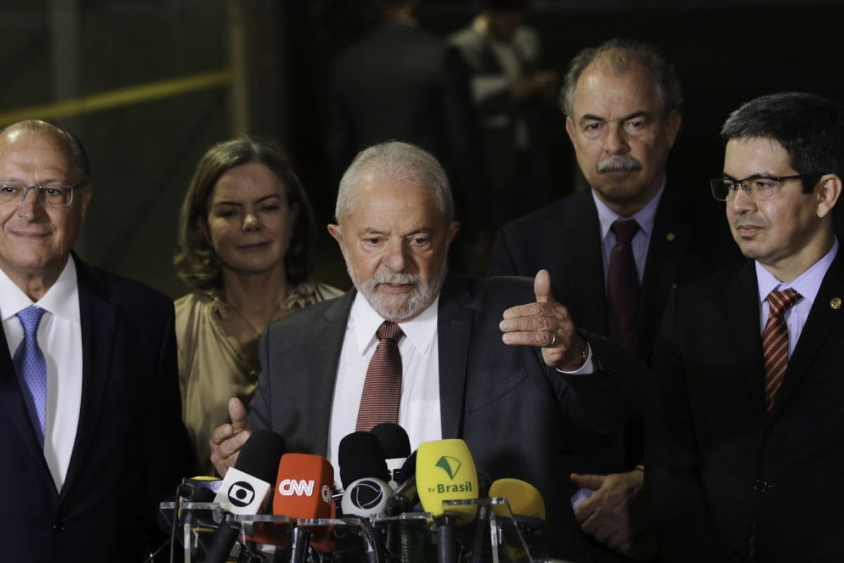 [Aliados de Lula conseguem assinaturas para viabilizar análise de texto na PEC da Transição]