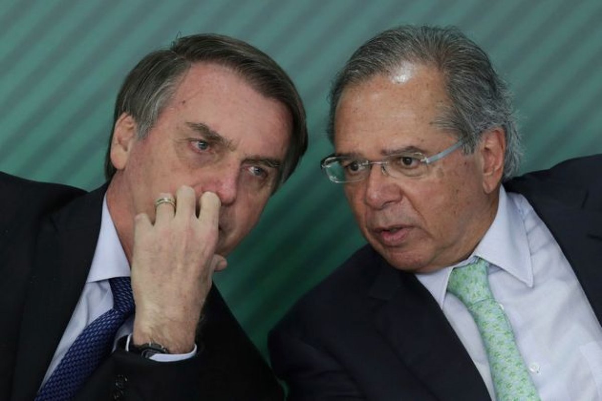 [Bolsonaro atribui a Paulo Guedes responsabilidade de liberar emendas a deputados que votaram Previdência]