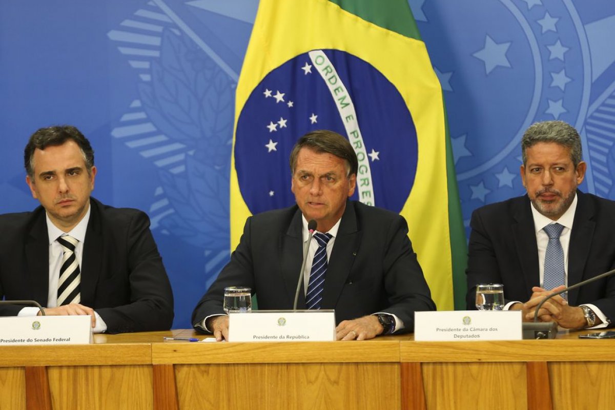 [Rodrigo Pacheco afirma que Senado não dará mandato vitalício a Bolsonaro]