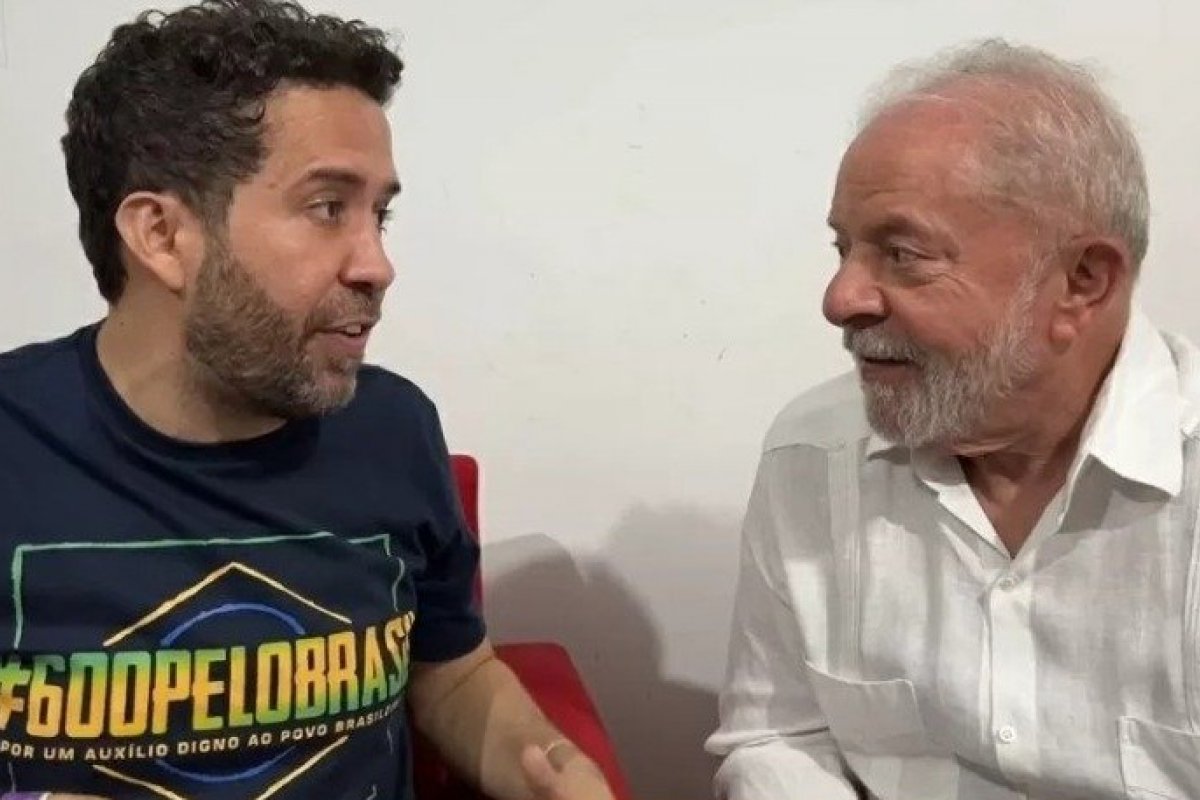 [Lula fará lives semanais após assumir a Presidência, diz Janones]