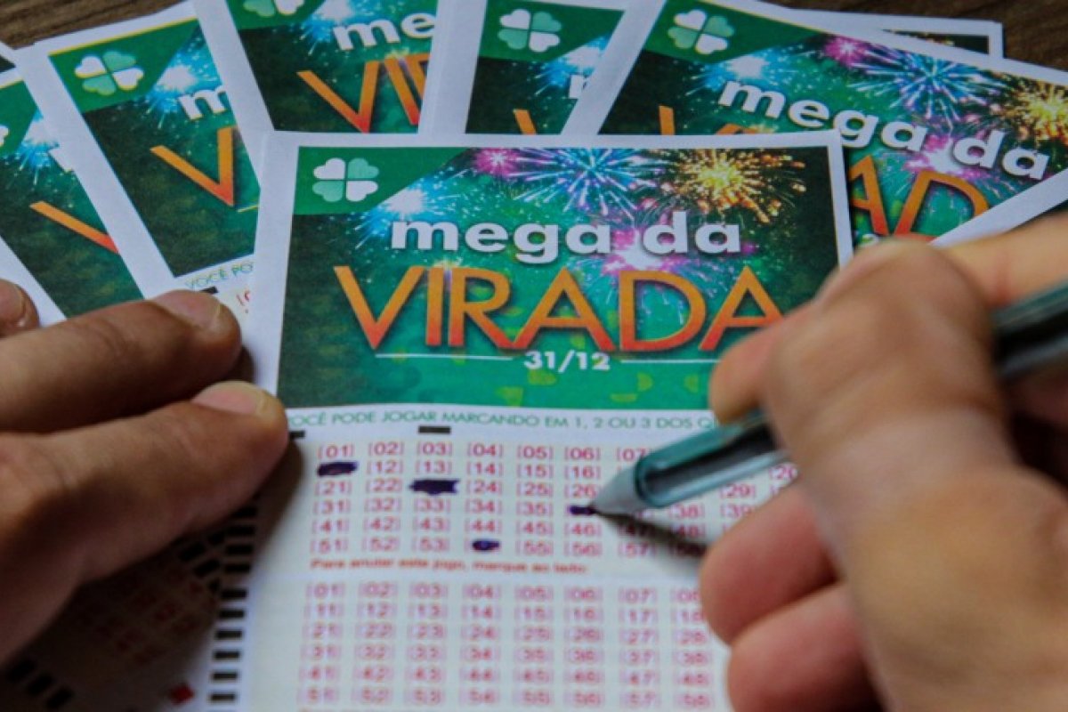 [Mega da Virada oferece prêmio de R$ 450 milhões: confira como fazer uma aposta ]