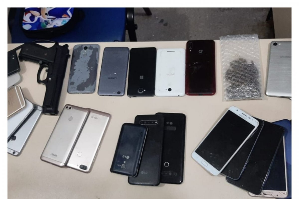 [Policiais Militares recuperam 22 celulares na Cidade Nova ]