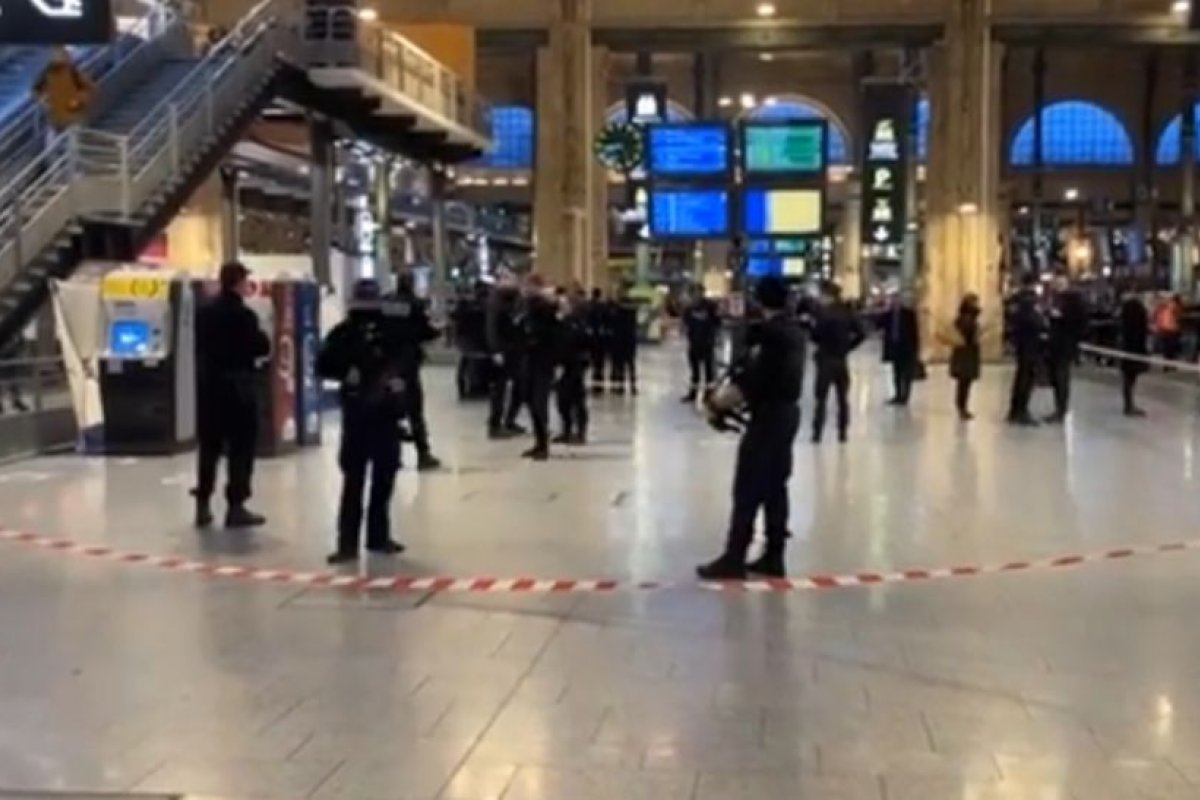 [Homem com faca deixa seis pessoas feridas em estação de trem de Paris]