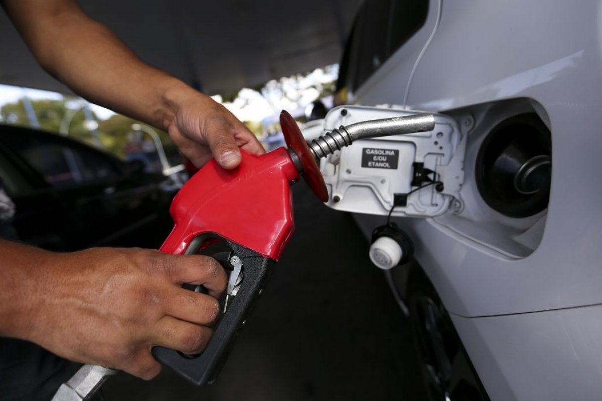 [Preço da gasolina sobe quase 2% na primeira quinzena de janeiro, aponta pesquisa]