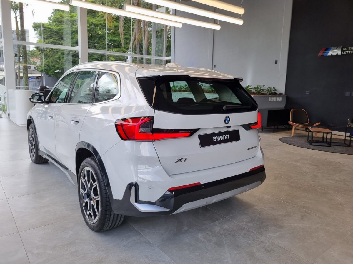 [BMW lança nova geração do Crossover X1 mais equipado e preço de R$ 296 mil]