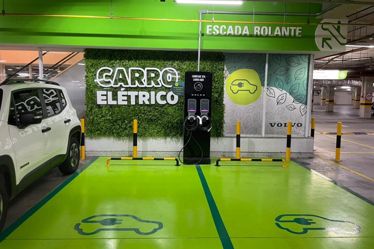 [Carros elétricos podem ser recarregados em shopping de Salvador ]