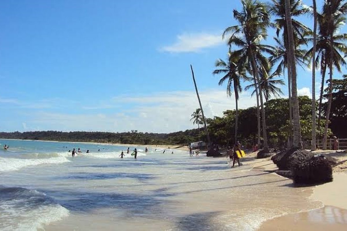[Turista de SP morre afogado em praia de Trancoso, no sul da Bahia     ]
