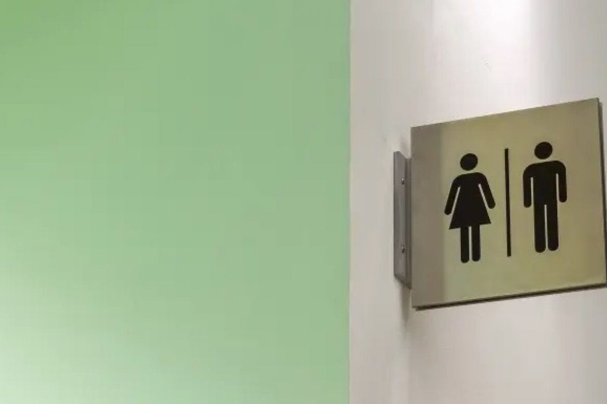 [Shopping deve indenizar transexual constrangida após utilizar banheiro]