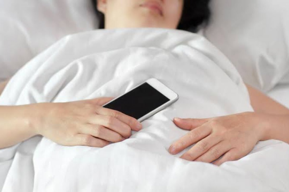 [Dia Mundial do Sono: 45% dos brasileiros não acreditam que o uso do celular afeta a experiência de sono! ]