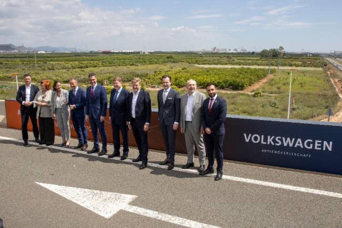 [Volkswagen inicia construção de fábrica de baterias na Espanha ]