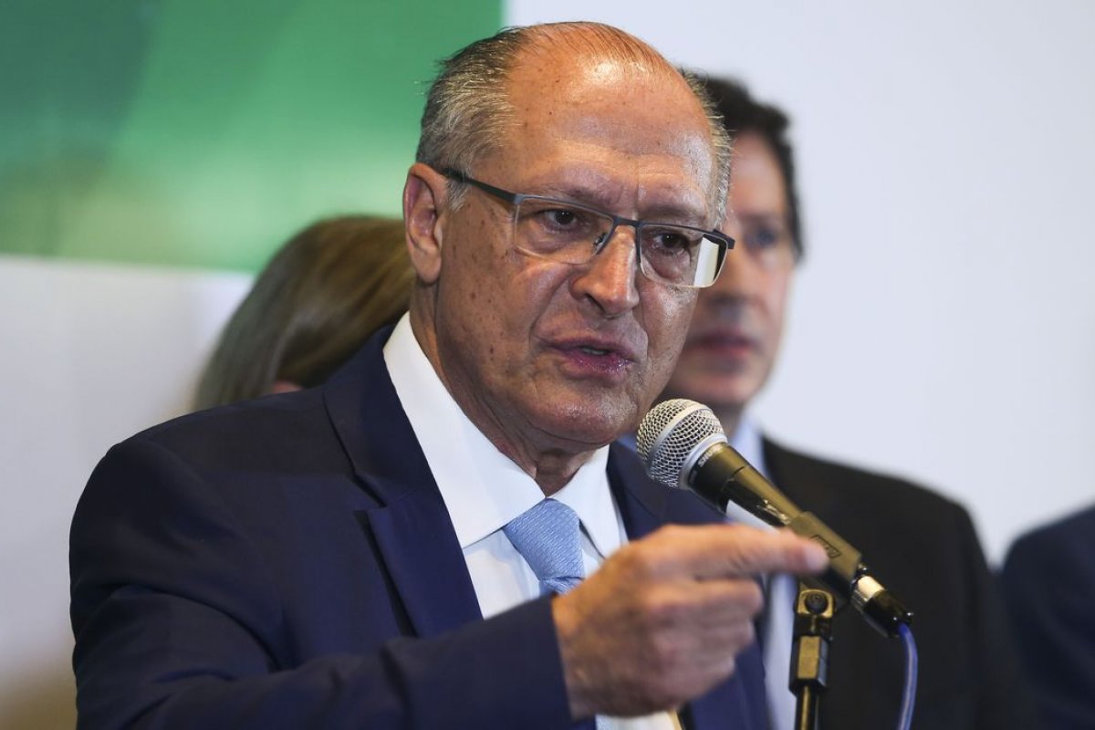 [Alckmin defende reforma tributária e diz que PIB pode crescer 10% em 15 anos]