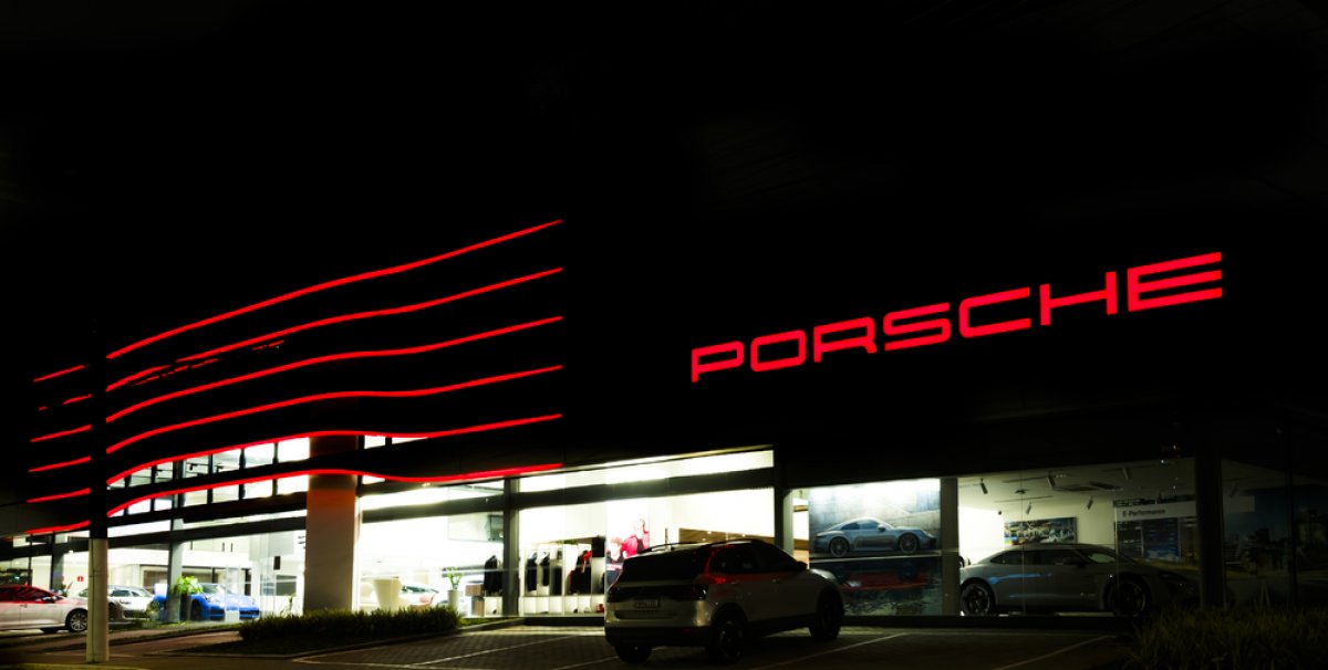 [Porsche expande concessionárias com novo padrão em SP]