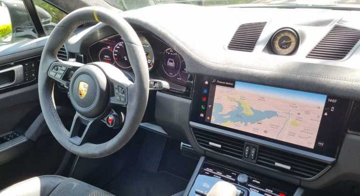 [Farol da Bahia testa Porsche Cayenne turbo GT com 640cv]