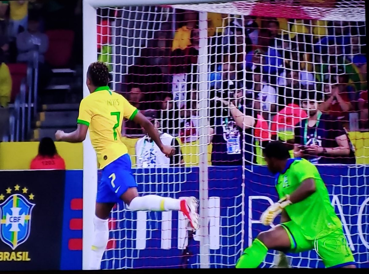 [Brasil goleia Honduras em último amistoso antes da estreia na Copa América ]