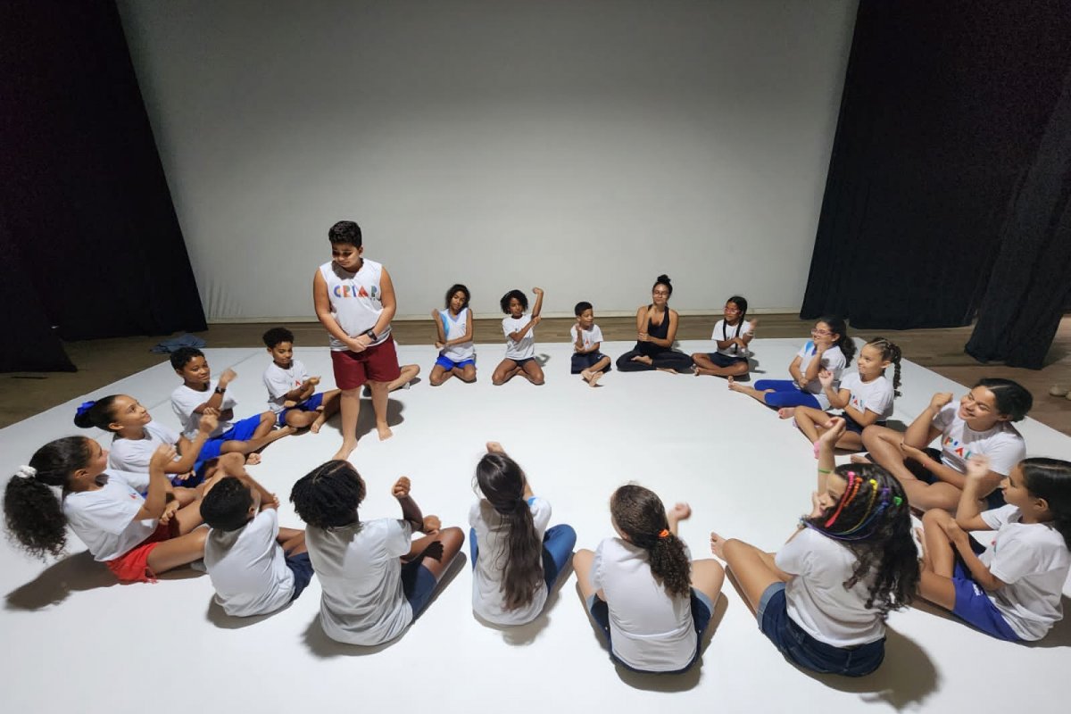 [Arte e cultura invadem escolas municipais de Salvador com contação de histórias]