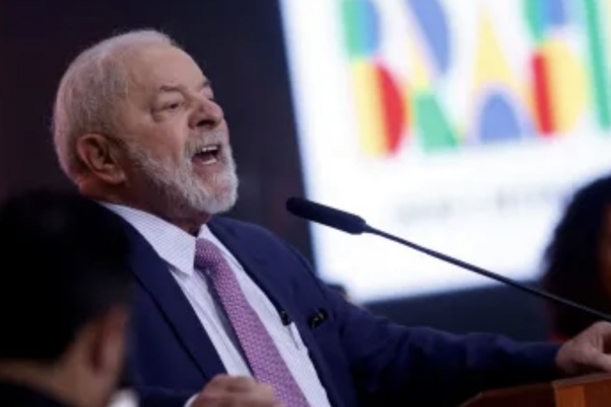 [Lula atende pedido de Putin e veta venda de artilharia que iria para Ucrânia  ]