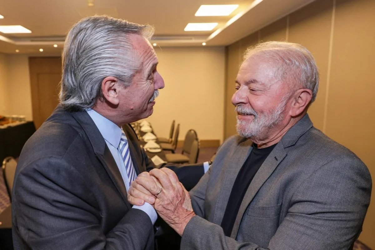 [Lula se reúne com presidente da Argentina e deve propor crédito para exportação]