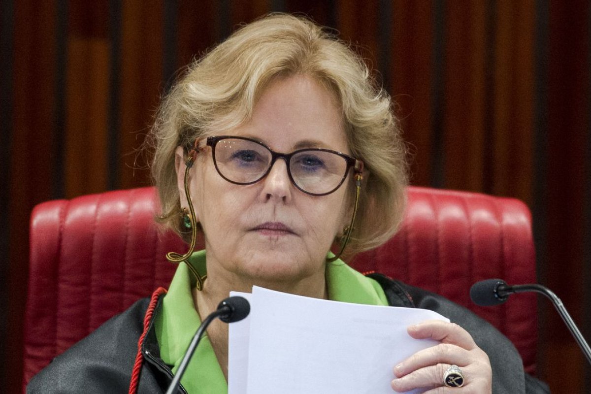 [Rosa Weber vota para derrubar indulto de Bolsonaro a Silveira]