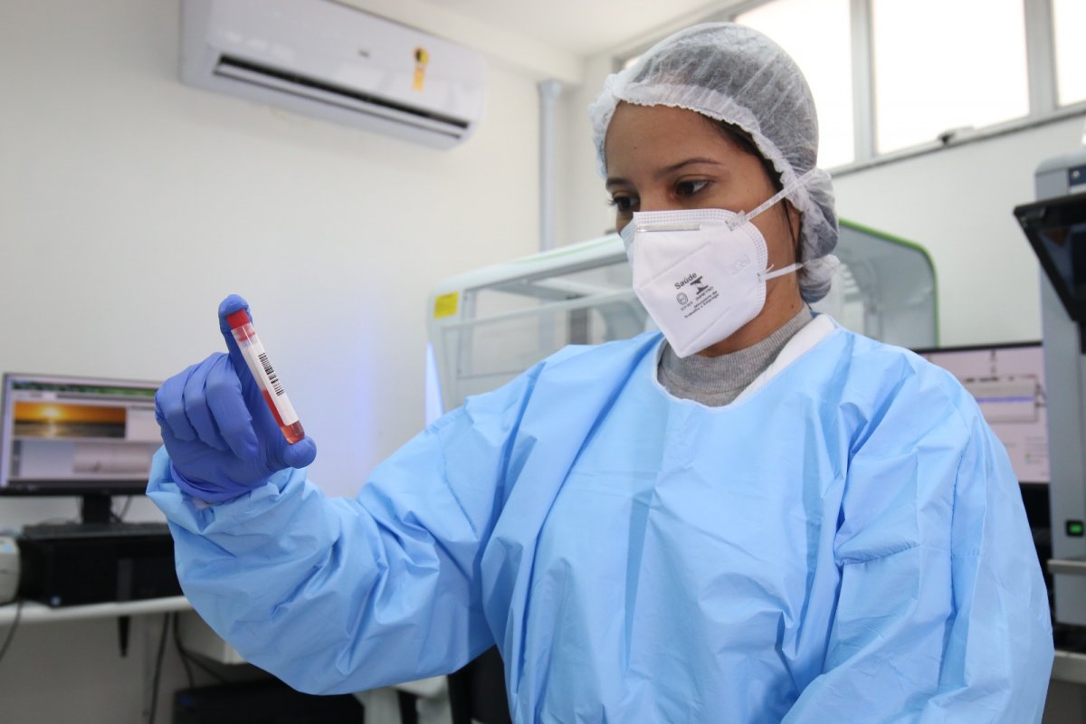 [Sesab mantém monitoramento de casos de Covid-19 mesmo após fim da emergência sanitária ]
