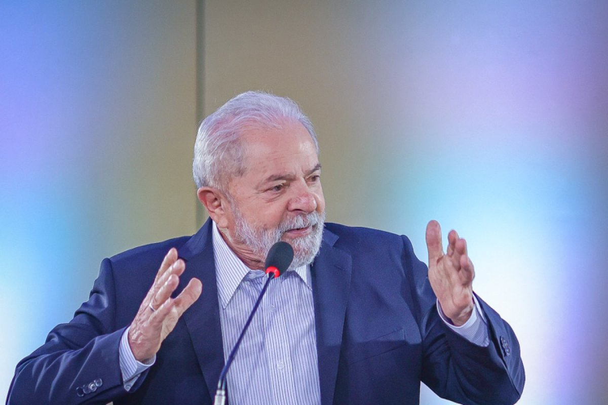[Lula assina três decretos que alteram regras de acesso a informações públicas]