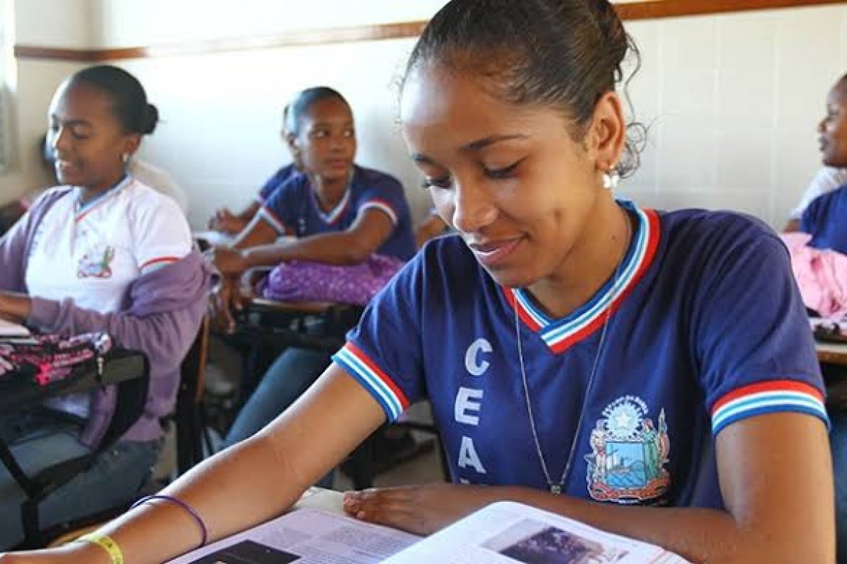 [Governo anuncia construção de 60 novas escolas na Bahia]